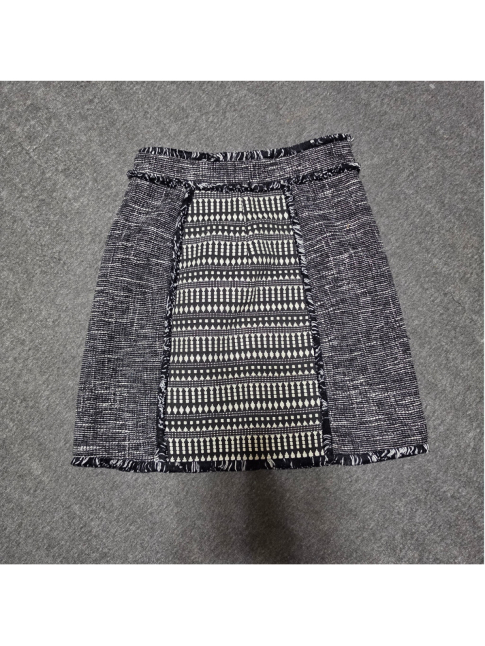 French Connection Tweed Fringed Mini Skirt Size US 2 (UK 6 / EUR 34)
